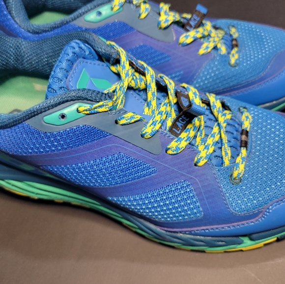 Womans Size 7.5 Trail/Walking/Running Shoes plus - Picture 13 of 15